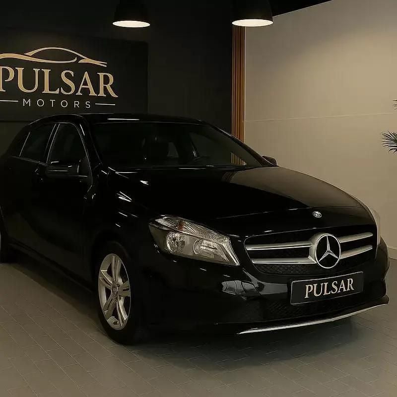 Usado Mercedes A180 Urban 109 HP (80 kW) 2014 Preto Citadino