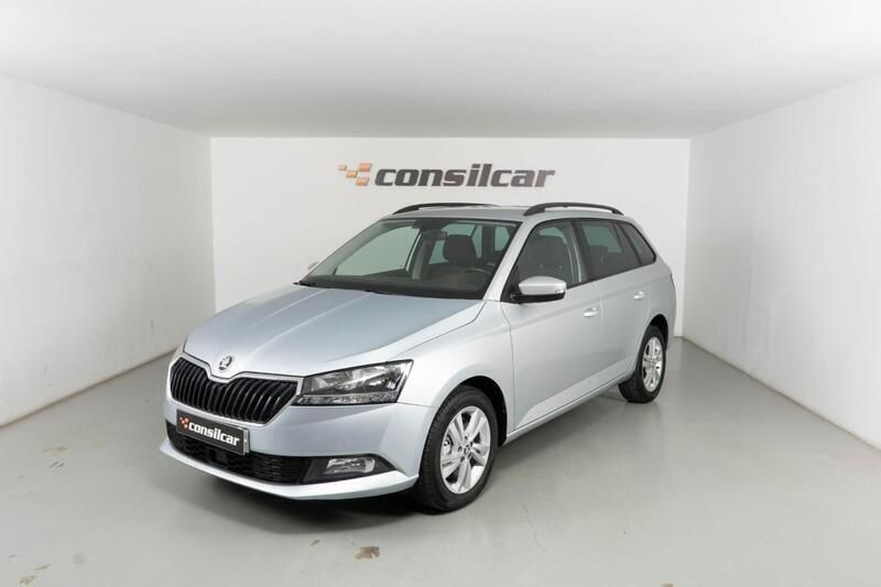 Cinza prata Usado 2022 Skoda Fabia Style Carrinha | € 16.980 (Preço justo) - Imagem 1/4