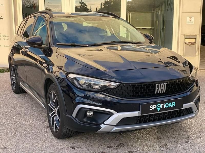 Usado Fiat Tipo Cross 101 HP (74 kW) 2023 Preto Sedan