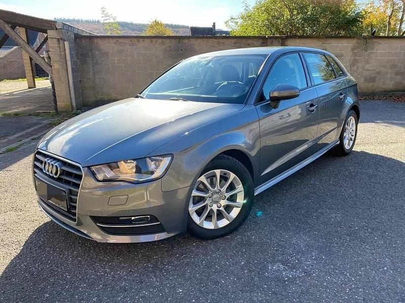 Usado Audi A3 Premium 110 HP (80 kW) 2015 Cinzento