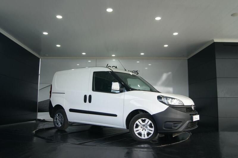 Branco Usado 2023 Fiat Doblò Easy Monovolume | € 21.950 - Imagem 1/4