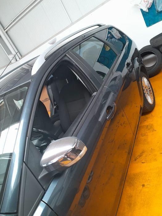 Usado 2010 Ford Focus Sedan | € 5.300 - Imagem 1/4