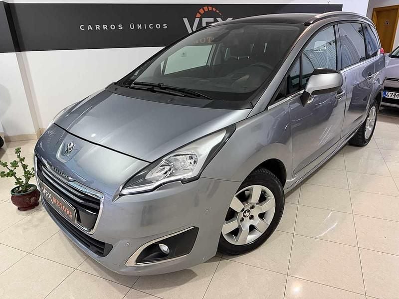 Usado Peugeot 5008 120 HP (88 kW) 2015 Cinzento Carrinha