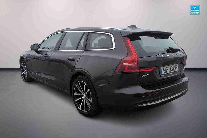 Usado Volvo V60 Core 253 HP (186 kW) 2024 Cinza Carrinha