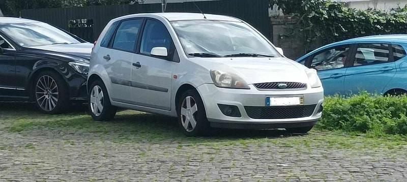 Cinzento Usado 2008 Ford Fiesta Citadino | € 4.300 (Preço justo) - Imagem 1/4