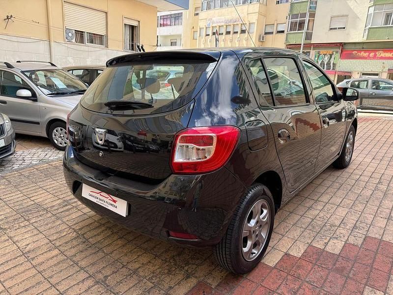 Usado Dacia Sandero 90 HP (66 kW) 2015 Sedan