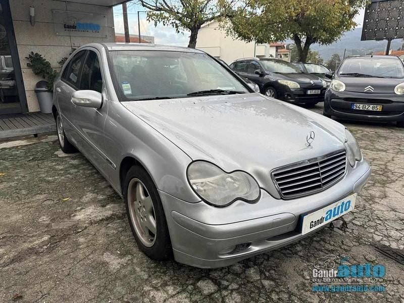 Cinzento Usado 2002 Mercedes C200 Sedan | € 6.750 (Preço justo) - Imagem 1/4