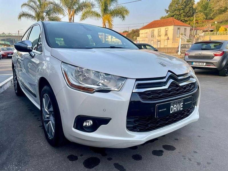 Usado DS Automobiles DS4 114 HP (83 kW) 2014 Branco