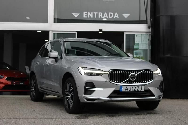 Usado Volvo XC60 Inscription 341 HP (250 kW) 2021 Cinza prata SUV