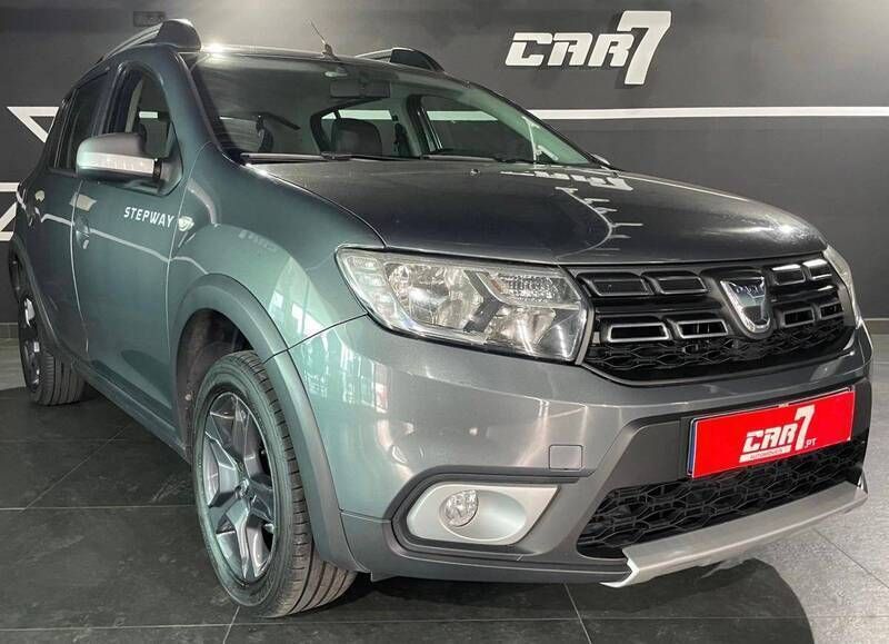 Cinza Usado 2017 Dacia Sandero Stepway Citadino | € 11.500 (Preço elevado) - Imagem 1/4