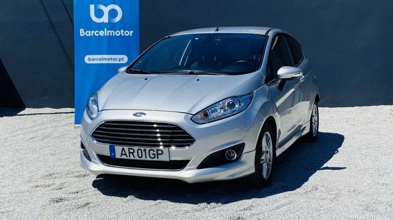 Cinzento Usado 2015 Ford Fiesta Titanium Citadino | € 11.500 (Preço elevado) - Imagem 1/4