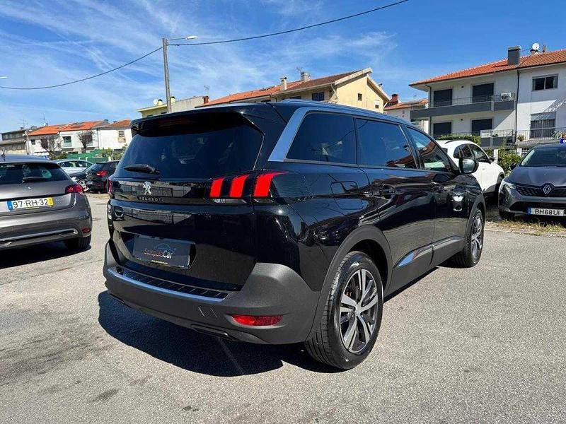 Usado Peugeot 5008 Allure 130 HP (95 kW) 2020 Preto Monovolume