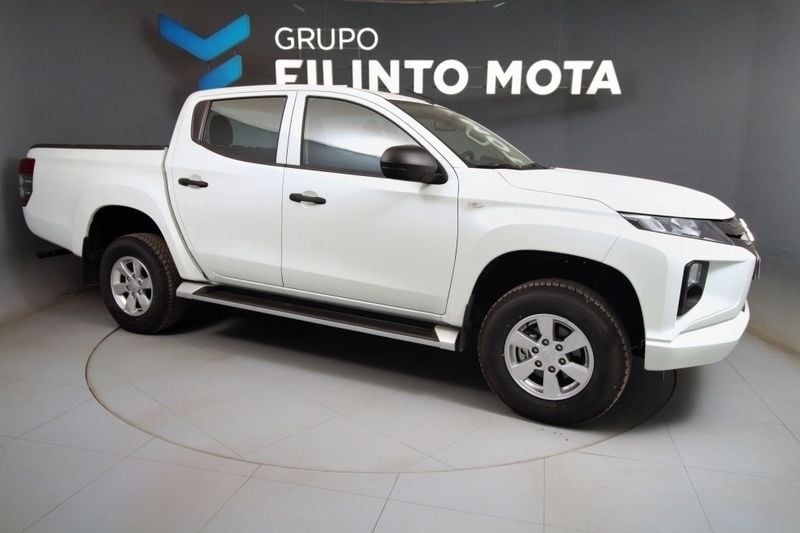 Usado Mitsubishi L200 Invite 150 HP (110 kW) 2023 Branco Pickup