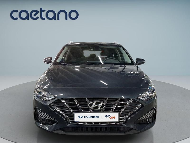 Usado Hyundai i30 Style 120 HP (88 kW) 2023 Dark knight (metalizada) Carrinha