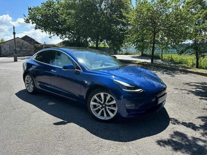 Azul Usado 2020 Tesla Model 3 Long Range AWD Sedan | € 27.500 (Preço justo) - Imagem 1/4