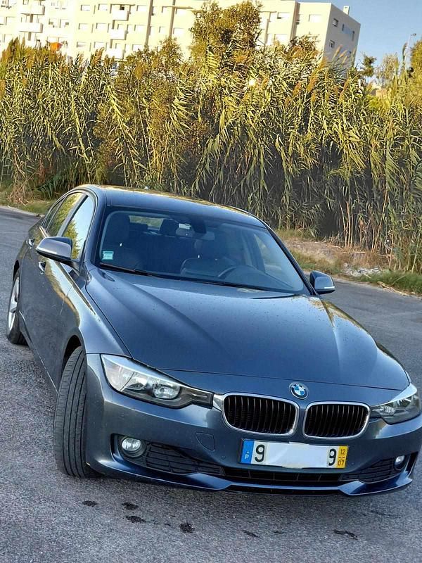 Cinzento Usado 2012 BMW 320 Efficient Dynamics Sedan | € 15.000 (Preço justo) - Imagem 1/4
