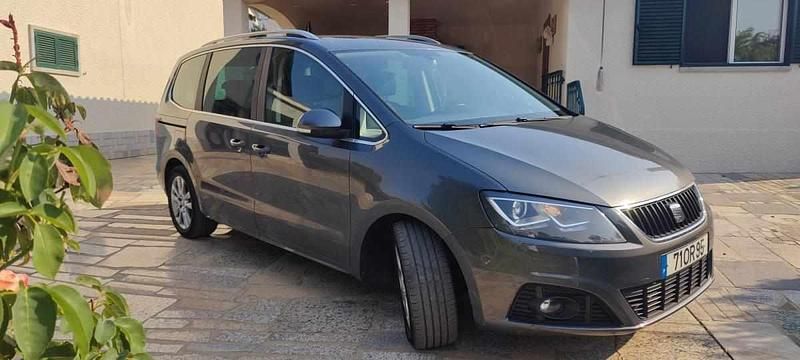 Cinzento Usado 2014 Seat Alhambra 4Drive Monovolume | € 22.500 - Imagem 1/4