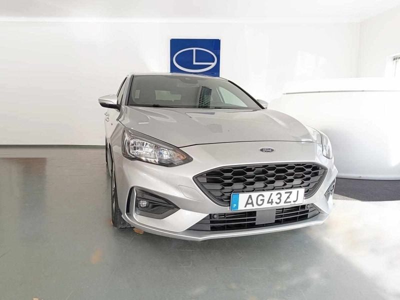 Usado Ford Focus 125 HP (91 kW) 2021 Cinzento Citadino