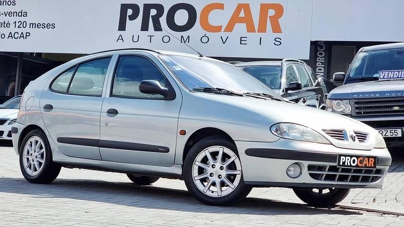 Cinzento Usado 2000 Renault Mégane | € 1.750 - Imagem 1/4