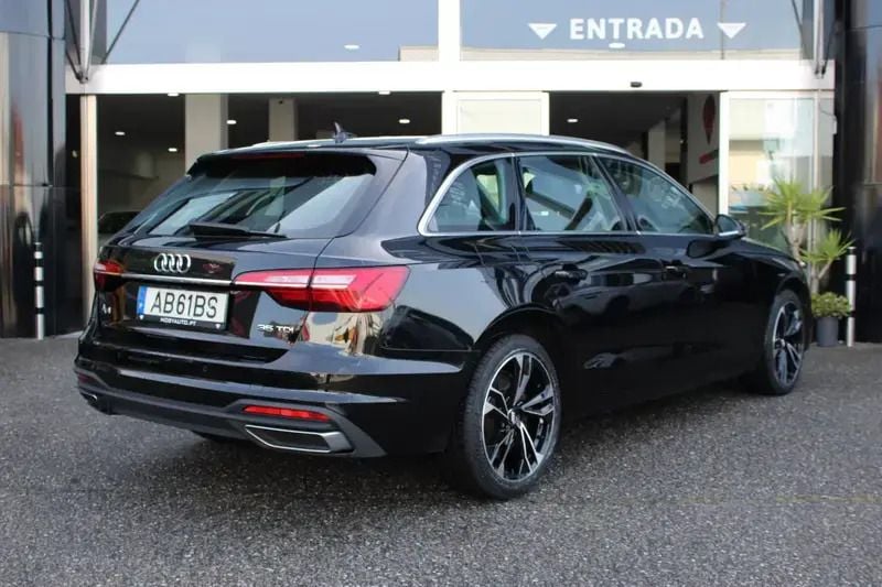 Usado Audi A4 Advanced 163 HP (119 kW) 2020 Preto Carrinha