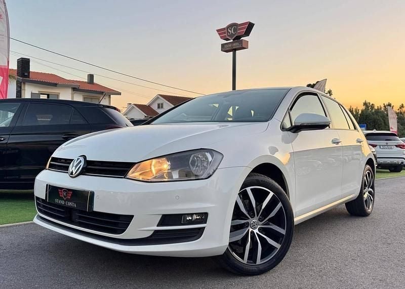 Branco Usado 2016 VW Golf VII Trendline Citadino | € 13.950 (Preço justo) - Imagem 1/4