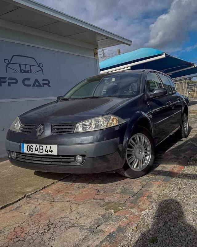 Cinzento Usado 2005 Renault Mégane II | € 3.350 (Preço justo) - Imagem 1/4