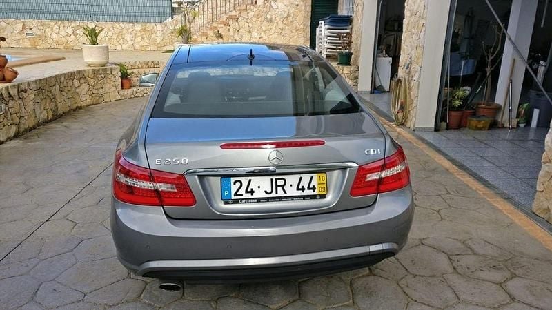 Usado Mercedes E250 204 HP (150 kW) 2010 Coupé