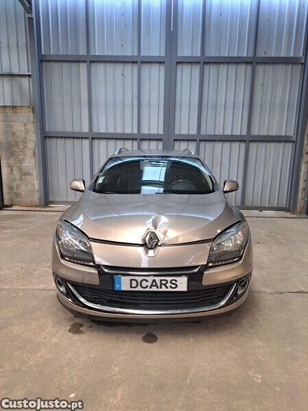 Castanho Usado 2012 Renault Mégane III Carrinha | € 2.280 - Imagem 1/1