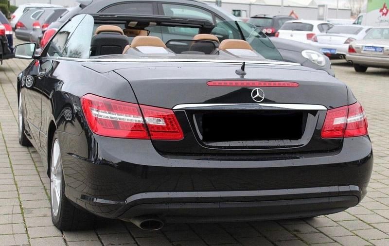 Usado Mercedes E200 Avantgarde 183 HP (134 kW) 2012 Preto Cabrios