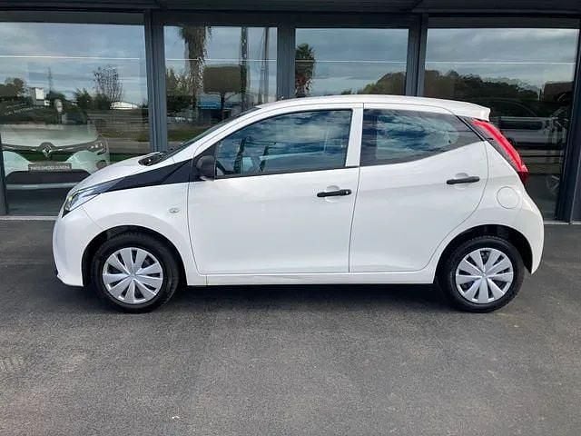 Usado Toyota Aygo 72 HP (52 kW) 2020 Branco Citadino