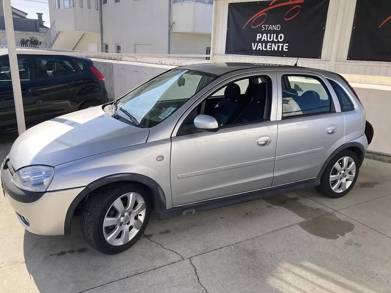 Usado Opel Corsa Cosmo 80 HP (58 kW) 2005 Cinza prata Citadino