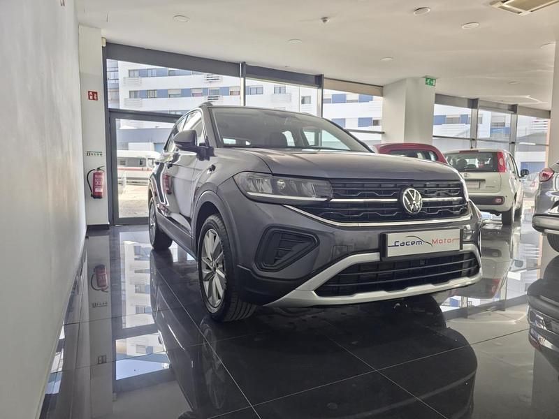 Usado VW T-Cross Life 95 HP (69 kW) 2024 Cinza SUV