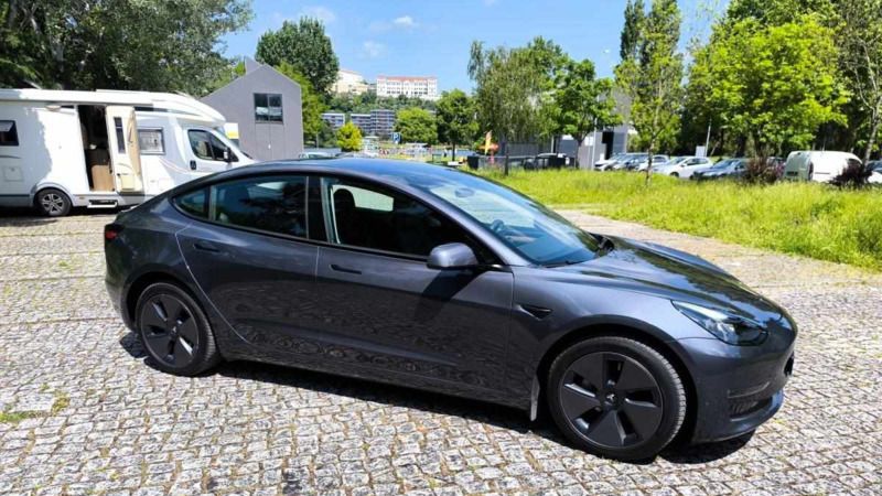 Cinzento Usado 2022 Tesla Model 3 Sedan | € 39.550 (Caro) - Imagem 1/4