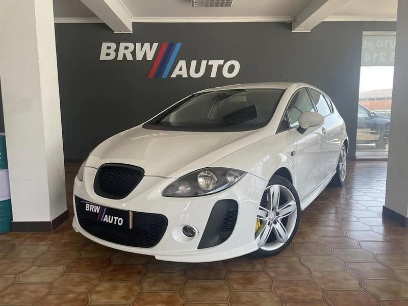Branco Usado 2012 Seat Leon Ecomotive Citadino | € 11.890 (Preço justo) - Imagem 1/4