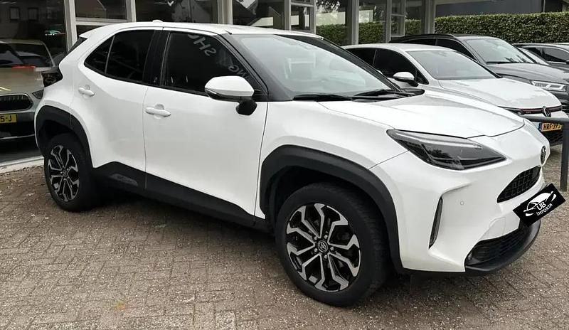 Branco Usado 2023 Toyota Yaris Cross Comfort SUV | € 24.250 - Imagem 1/4