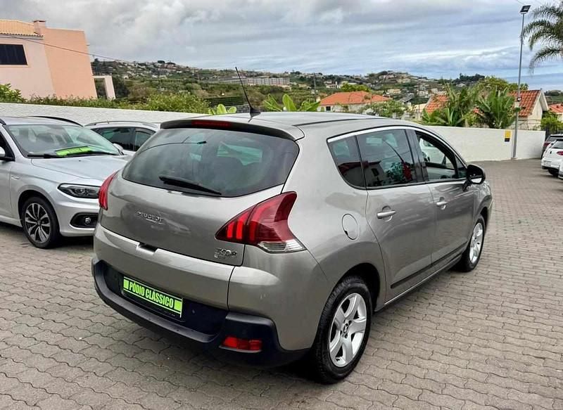 Usado Peugeot 3008 111 HP (81 kW) 2014 Cinzento Carrinha
