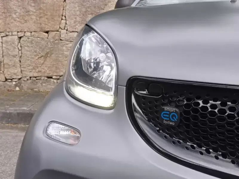 Usado Smart ForTwo Electric Drive Passion 60 kW (82 HP) 2019 Cinza escuro Citadino