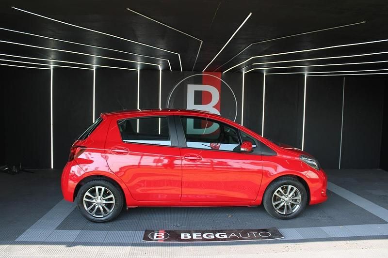 Vermelho Usado 2015 Toyota Yaris | € 9.999 (Bom preço) - Imagem 1/4
