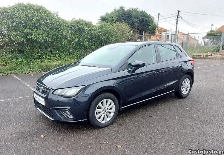 Cinza Usado 2022 Seat Ibiza Reference Citadino | € 13.950 (Bom preço) - Imagem 1/1