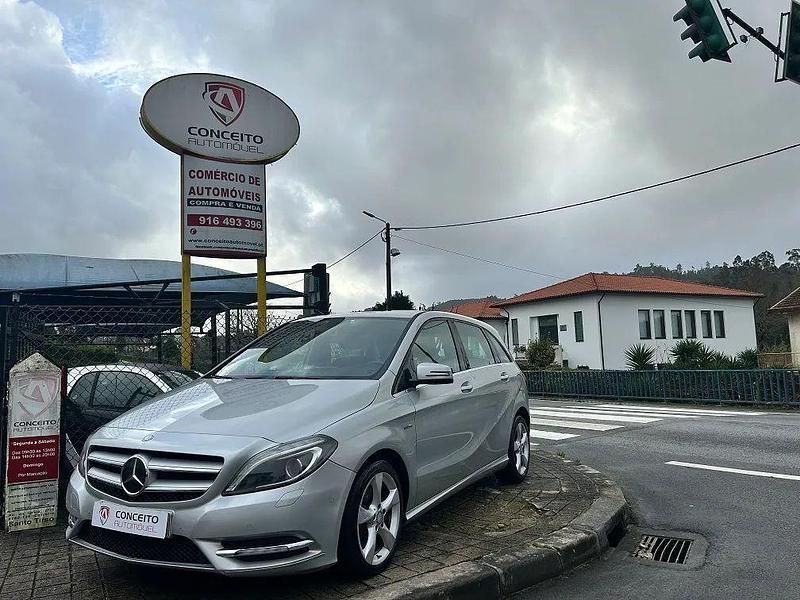 Preto Usado 2012 Mercedes B200 Monovolume | € 13.750 (Preço justo) - Imagem 1/4