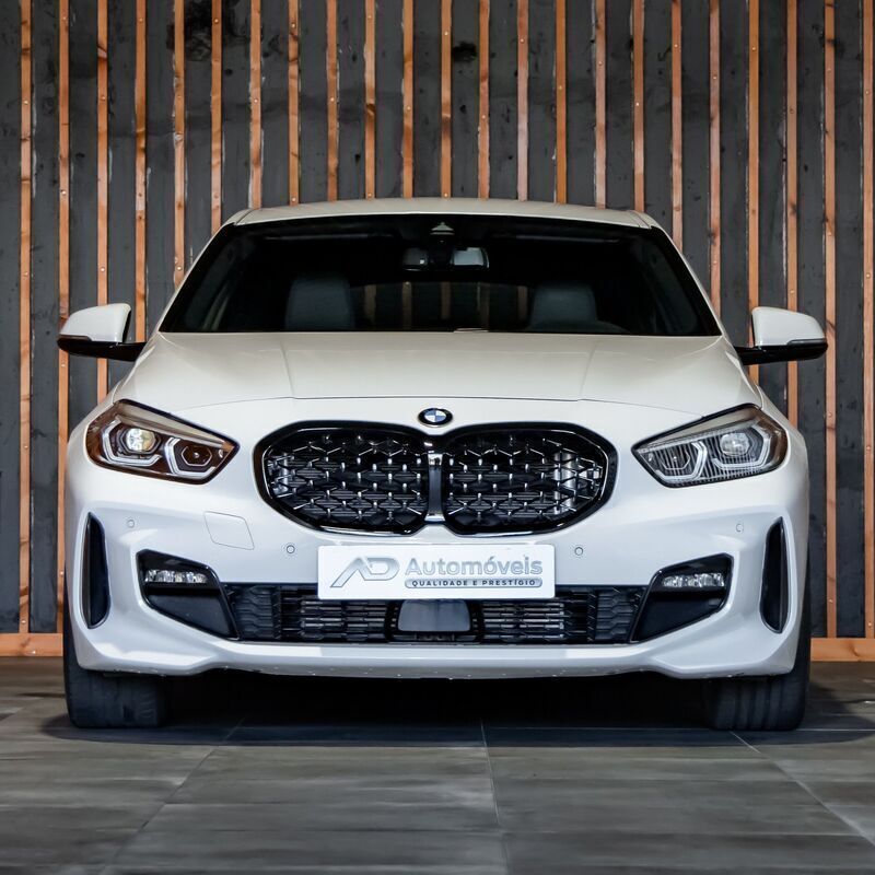 Branco Usado 2020 BMW 120 Citadino | € 39.900 - Imagem 1/4