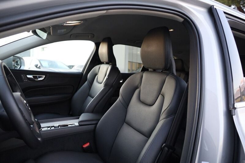 Usado Volvo XC60 Plus 235 HP (172 kW) 2023 Cinza SUV