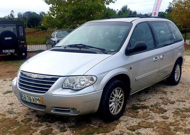 Cinzento Usado 2004 Chrysler Voyager Monovolume | € 2.990 - Imagem 1/4