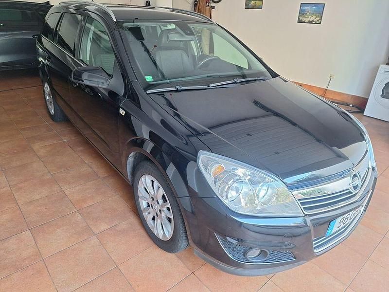 Usado Opel Astra 90 HP (66 kW) 2008 Sedan