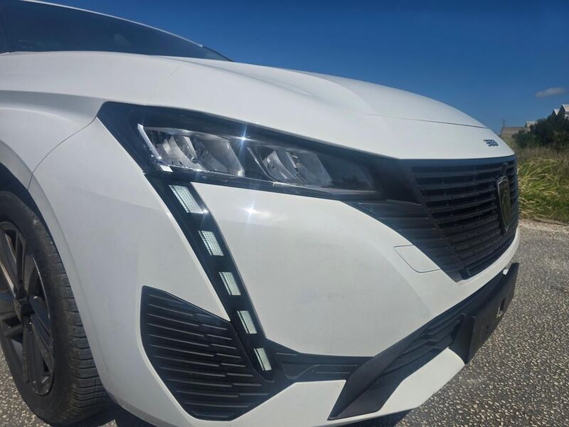 Usado Peugeot 308 Allure 130 HP (95 kW) 2022 Branco