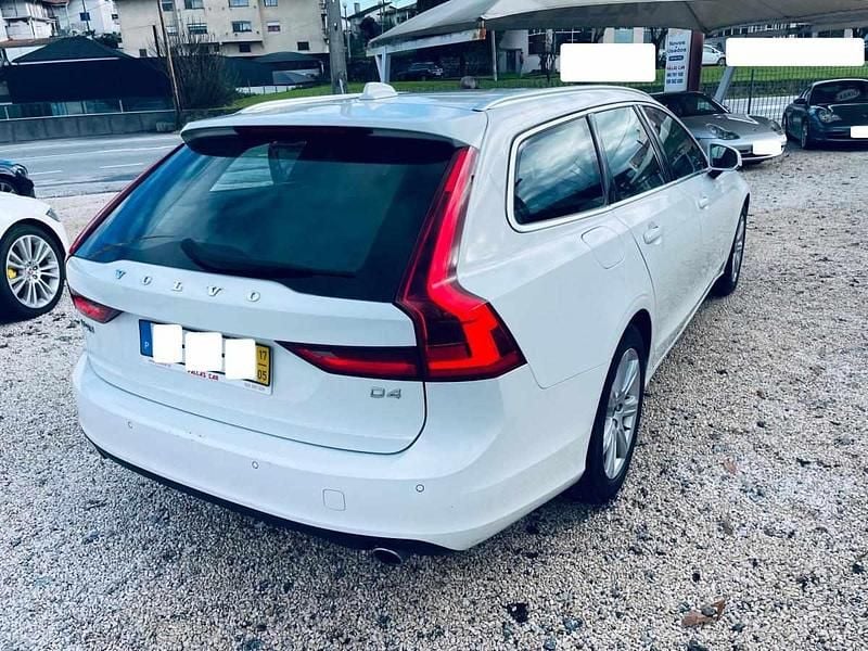 Branco Usado 2017 Volvo V90 Momentum Carrinha | € 21.980 (Preço justo) - Imagem 1/4