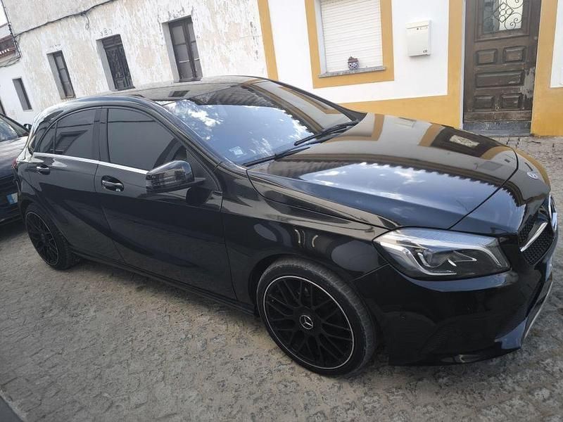Usado 2017 Mercedes A180 AMG line Sedan | € 14.250 (Bom preço) - Imagem 1/4