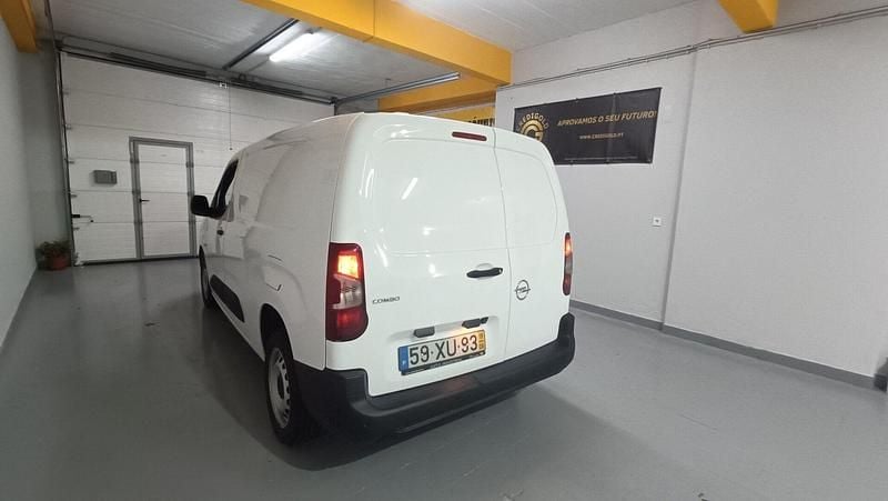 Usado Opel Combo Enjoy 100 HP (73 kW) 2019 Branco Sedan
