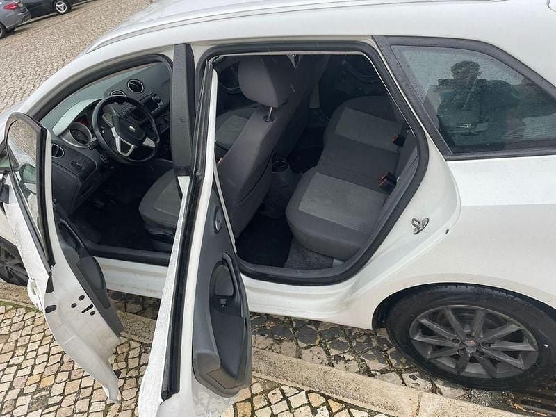 Usado Seat Ibiza 90 HP (66 kW) 2011 Sedan