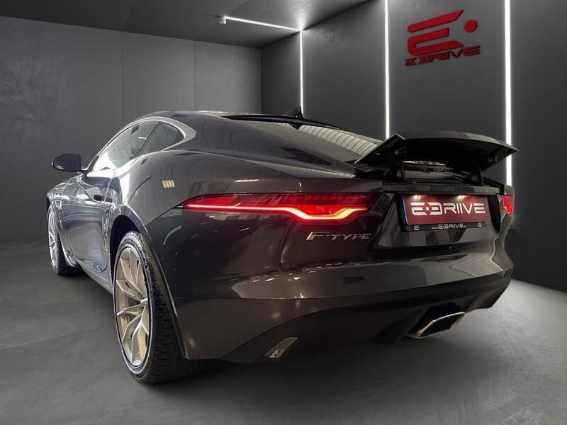 Usado Jaguar F-Type First Edition 300 HP (220 kW) 2020 Cinza Coupé